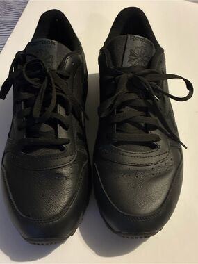 Reebok Men’s Black Leather Low-Top Sneakers